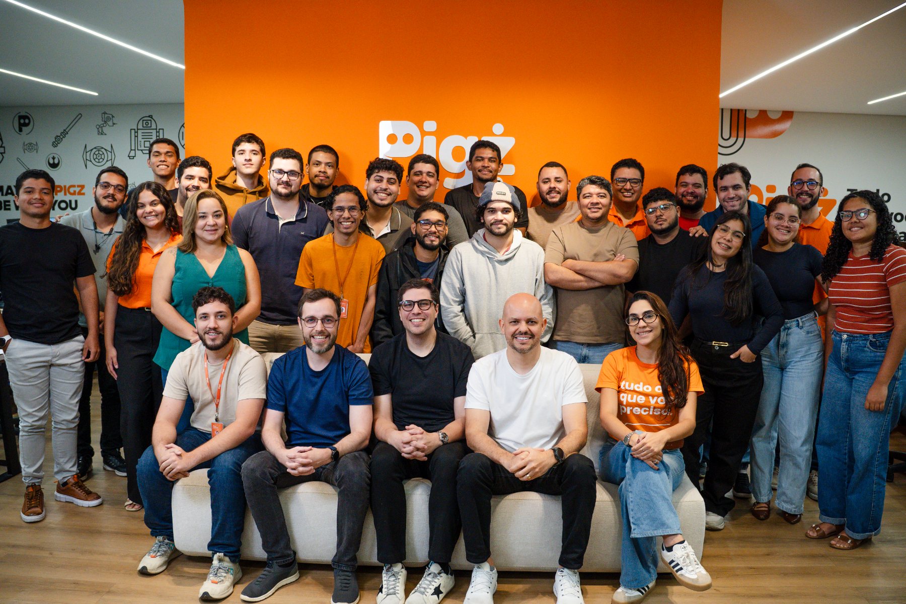 Time Pigz reunido no escritório